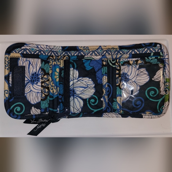 VB Crossbody Bag w/ matching Trifold Wallet - Mod Blue Floral Pattern Retired - Picture 7 of 9